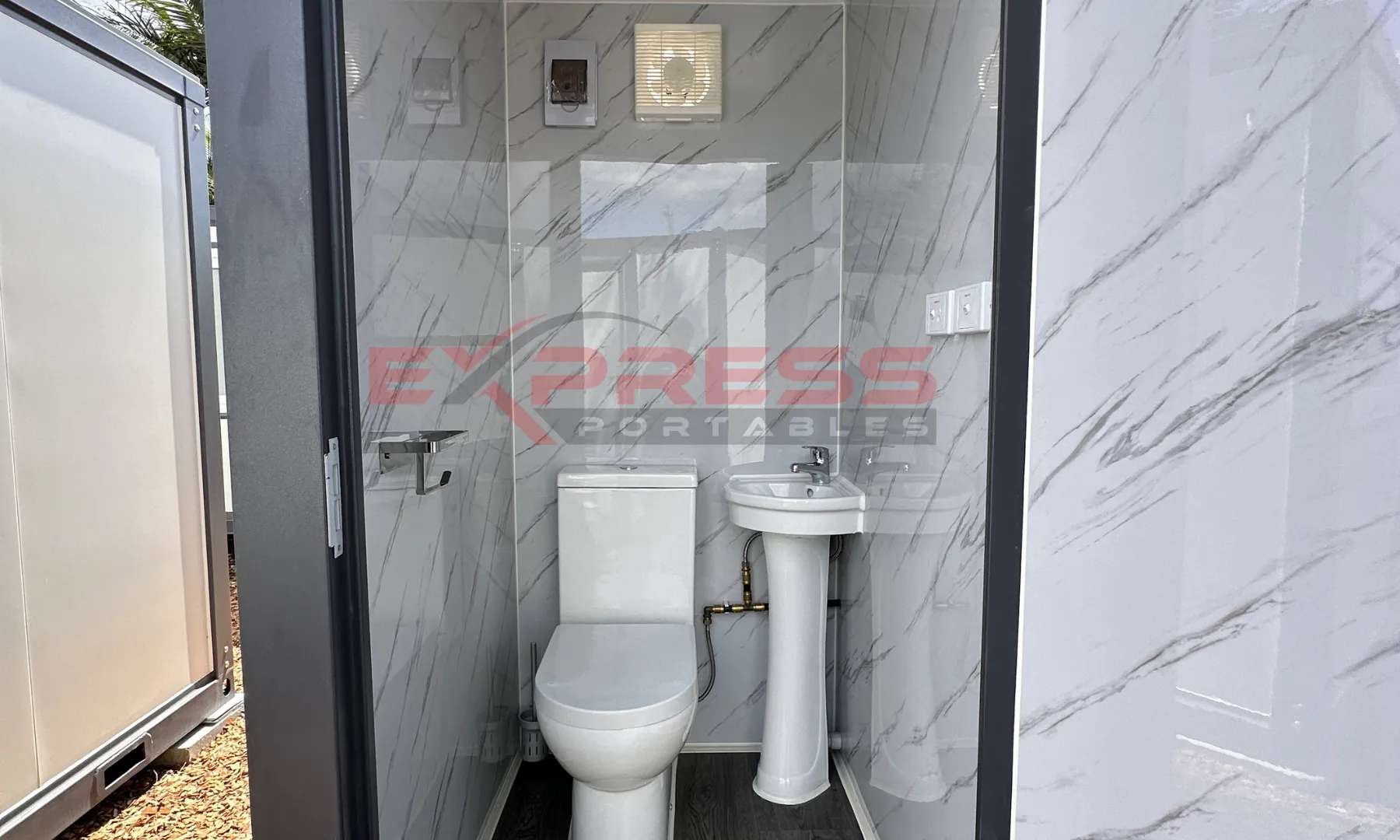Double Toilet (2.0)