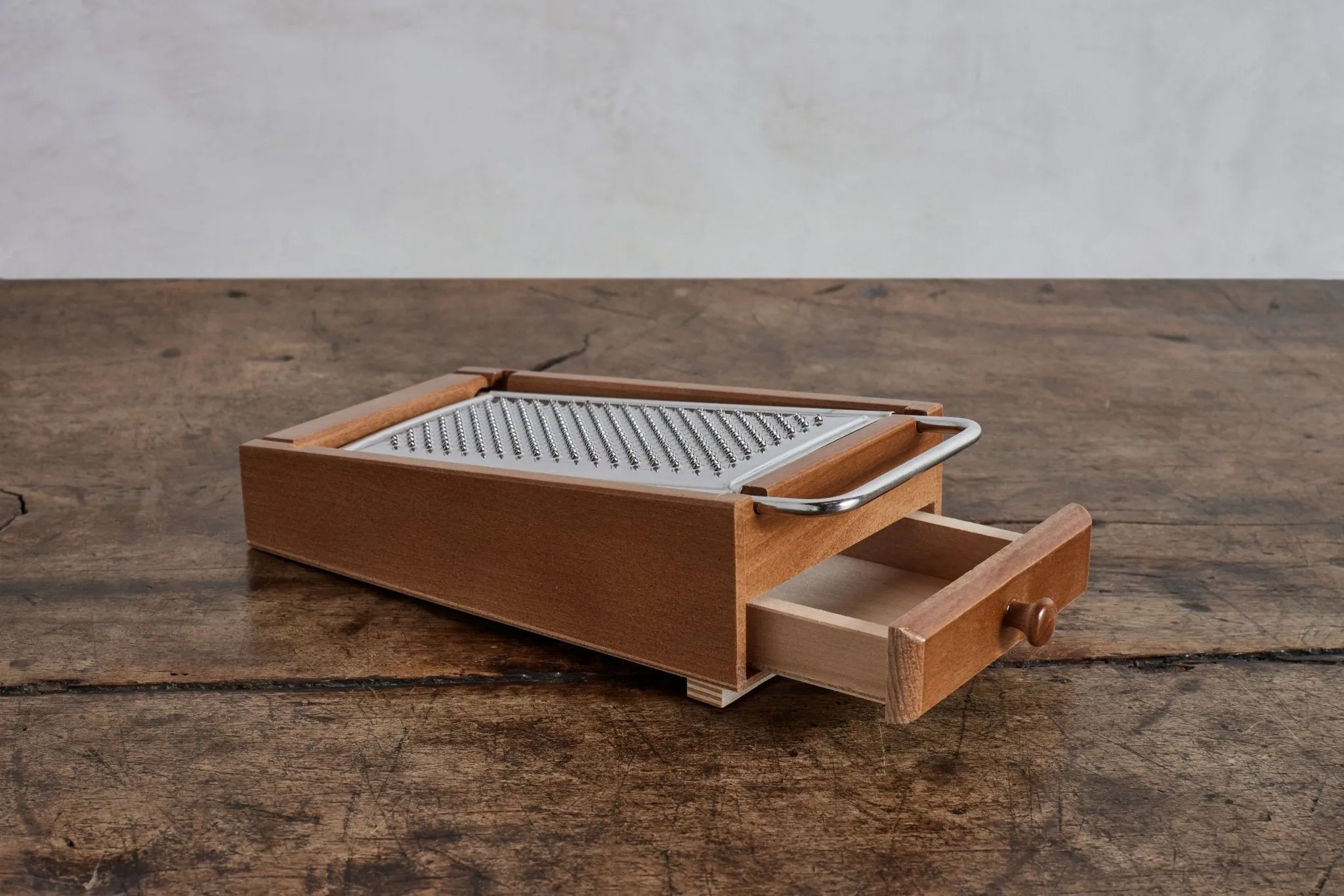 Italian Beechwood Cheese Grater with Drawer