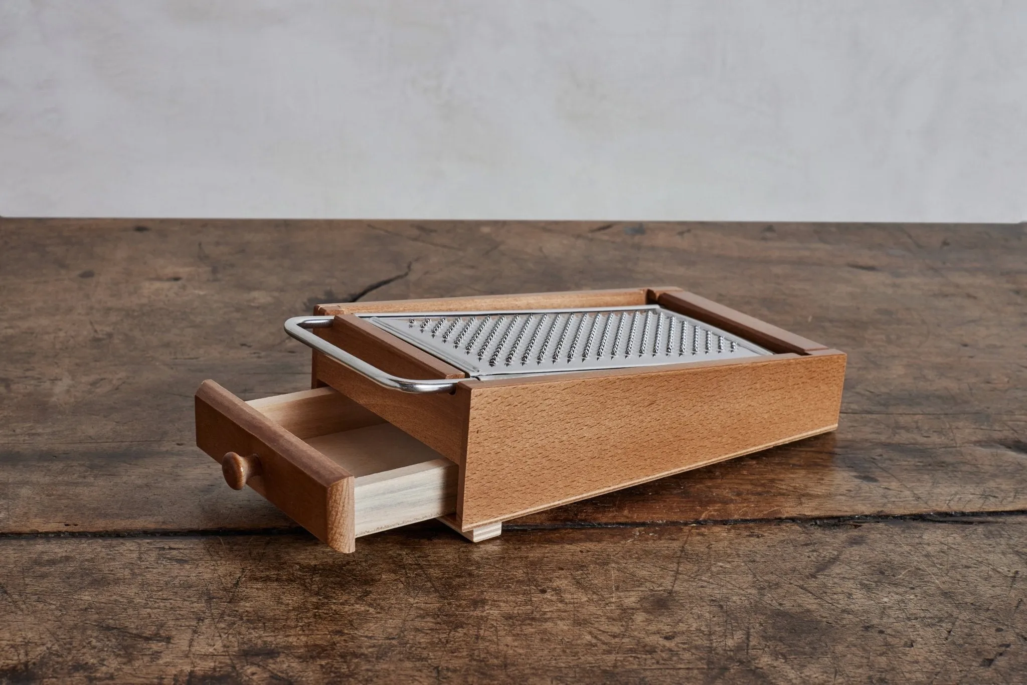 Italian Beechwood Cheese Grater with Drawer