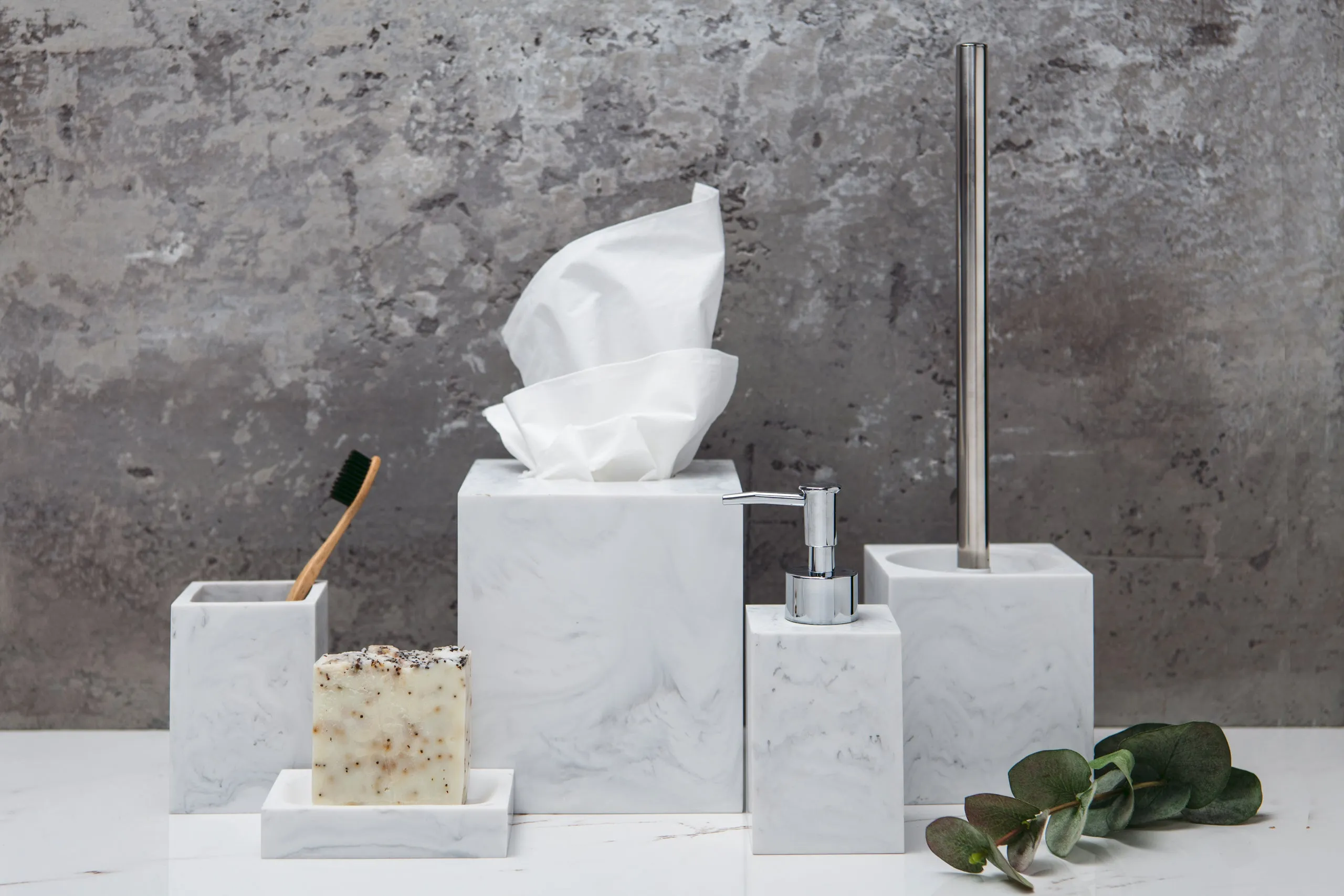 STUNNING 5 PIECE MARBLE PATTERN POLYRESIN BATHROOM ACCESSORY SET